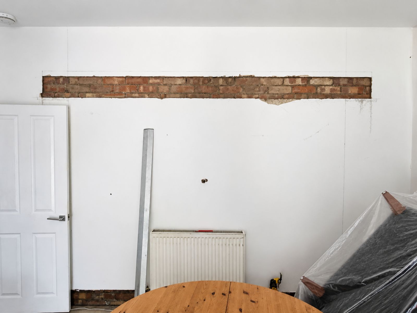 Room before removal of the 4m load-bearing wall